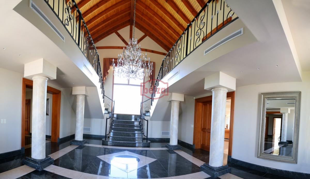 Casa ID.163770/Excelente-casa-moderna-en-Tio-tom,-pegada-al-mar - EXCLUSIVA PROPIEDAD Frente a la bahía, en lo alto y con una vista majestuosa al atardecer.