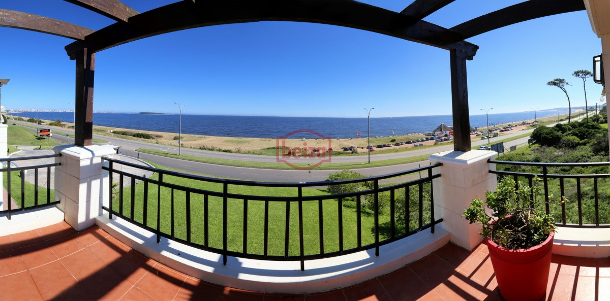 Casa ID.163770/Excelente-casa-moderna-en-Tio-tom,-pegada-al-mar - EXCLUSIVA PROPIEDAD Frente a la bahía, en lo alto y con una vista majestuosa al atardecer.