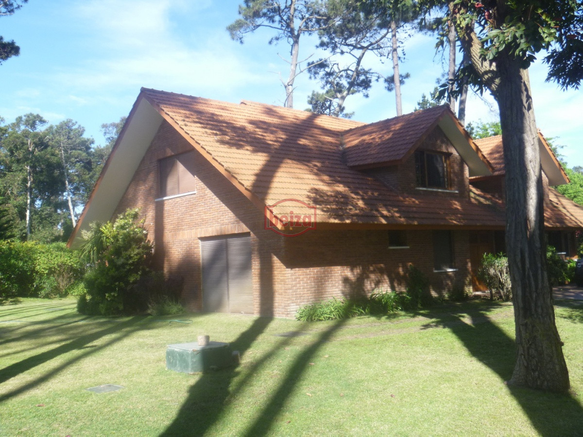 Casa ID.163123/Casa-en-Mansa,-3-dormitorios- - Casa en Mansa, 5 dormitorios *