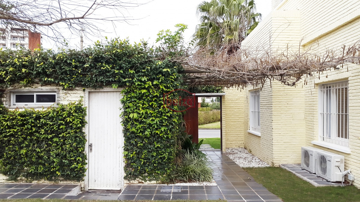 Casa ID.164275/ALQUILA-CHALET-POR-TEMPORADA - Casa en Pda 19 de la Mansa 4 dormitorios y servicio