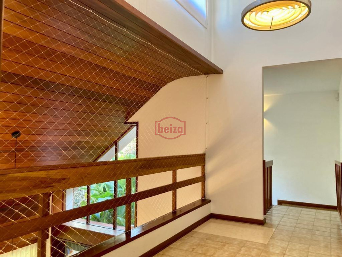 Casa ID.166879/Casa-de-3-Dormitorios-en-Manantiales - Alquiler casa 4 dormitorios a pasos del mar playa brava Punta del Este