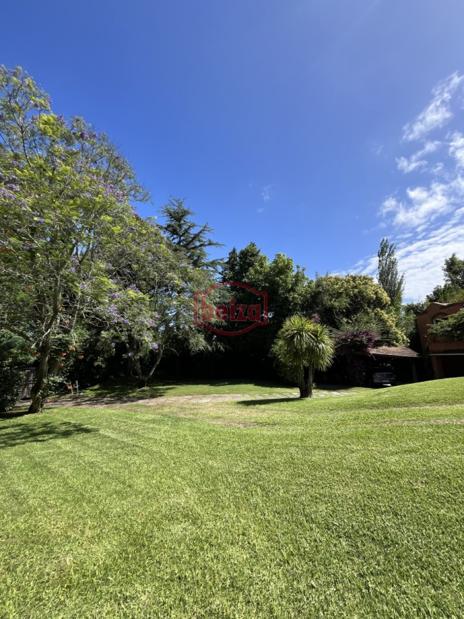 Casa ID.163245/Casa-en-Mansa,-5-dormitorios - Casa en Country, 3 dormitorios *