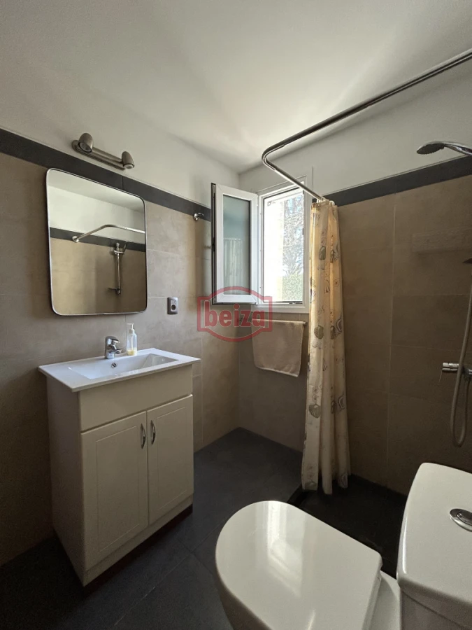 Casa ID.165932 - Venta. Playa Mansa. 3 Dormitorios. Excelente calidad constructiva.