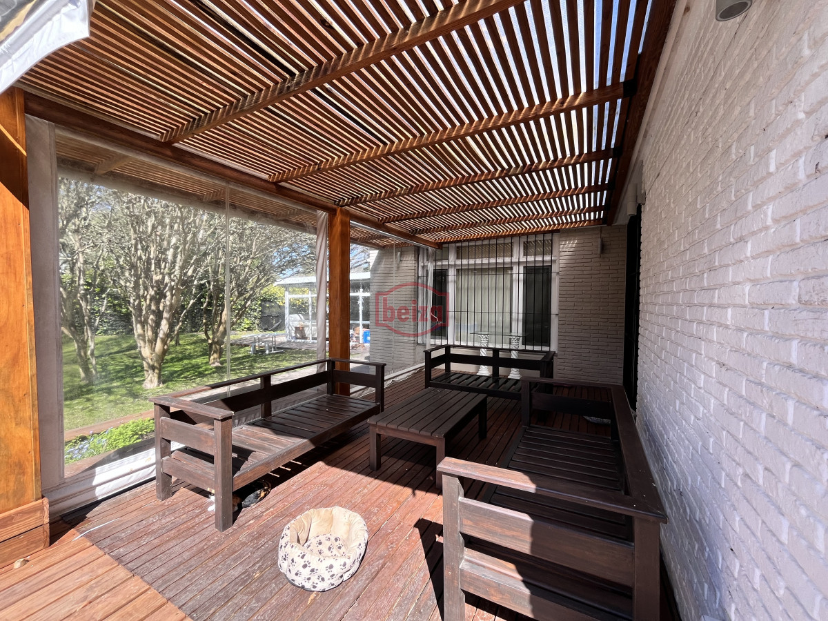 Casa ID.166852/Venta-casa-5-dormitorios-en-Playa-Mansa-Punta-del-Este - Venta casa 4 dormitorios Barrio Golf Punta del Este