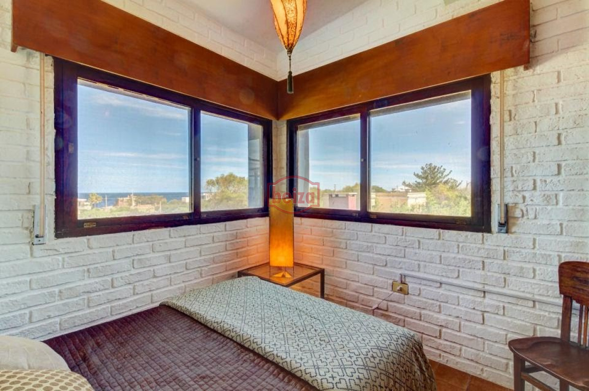 Casa ID.165180/Moderna-casa-en-barrio-privado - Casa en Punta Piedras 4 dormitorios