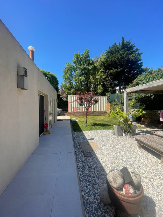 Casa ID.163377/Alquiler-y-venta-de-casa-de-2-dormitorios-en-Punta-del-Este - Muy buena ubicación a metros de la costa