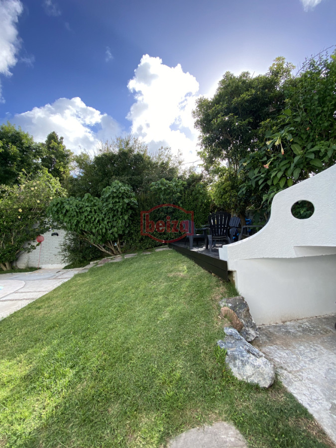 Casa ID.166647/Casa-en-parada-a-100-metros-del-mar,- - Amplia Casa de 4 dormitorios y 3 baños en Mansa 