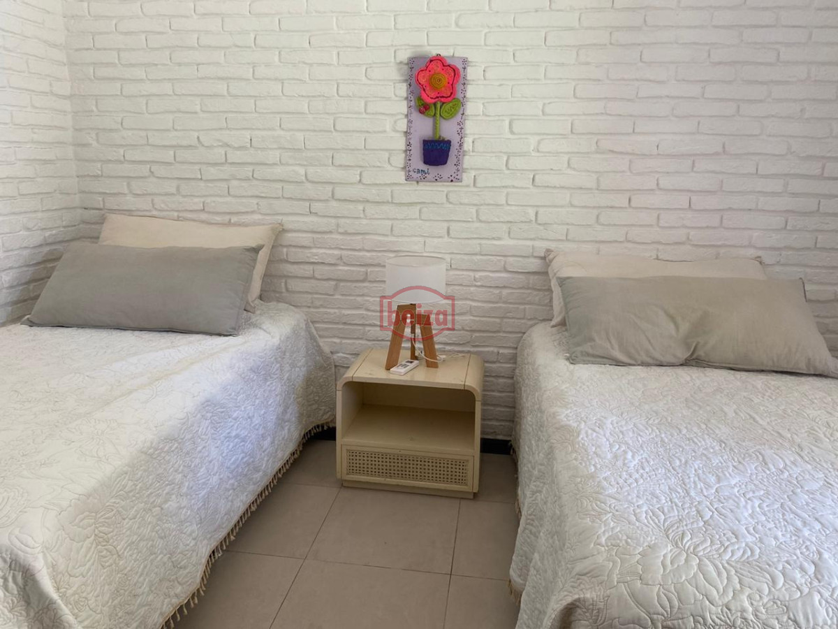 Casa ID.163129/Casa-en-Mansa,-5-dormitorios-* - casa muy bien ubicada en alquiler