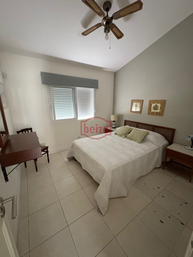 Casa ID.166634/Casa-de-3-Dormitorios-en-Manantiales - Casa en parada a 100 metros del mar, 