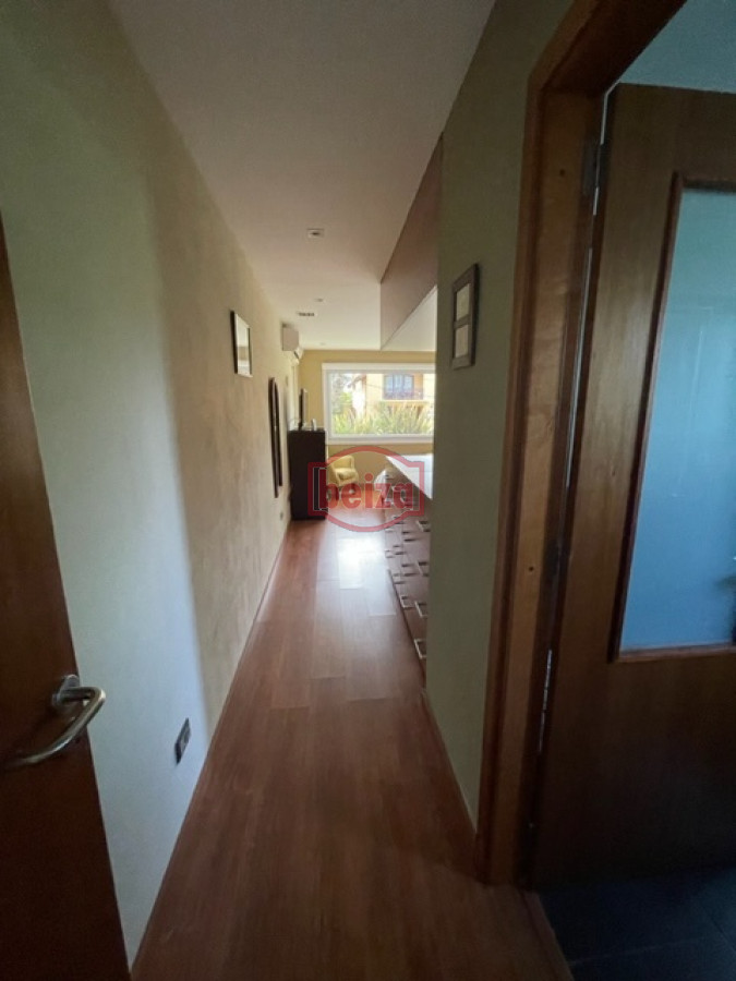 Casa ID.165932/Venta-en-Mansa-de-4-dormitorios-pileta - Venta. Playa Mansa. 3 Dormitorios. Excelente calidad constructiva.
