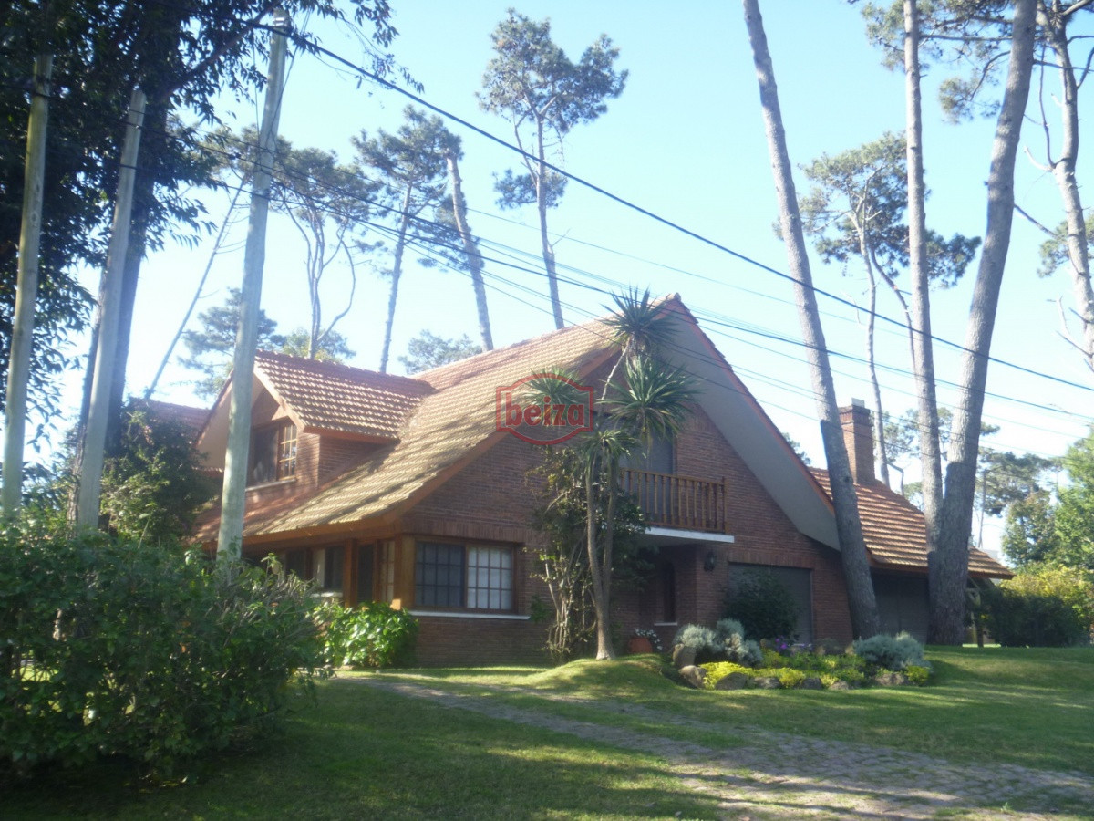 Casa ID.163123/Casa-en-Mansa,-3-dormitorios- - Casa en Mansa, 5 dormitorios *