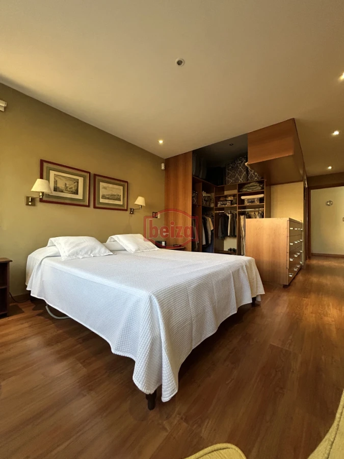Casa ID.165932 - Venta. Playa Mansa. 3 Dormitorios. Excelente calidad constructiva.