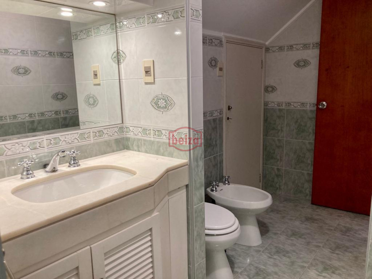 Casa ID.166879/Casa-de-3-Dormitorios-en-Manantiales - Alquiler casa 4 dormitorios a pasos del mar playa brava Punta del Este