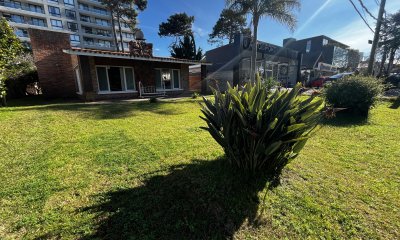 Venta casa sobre avenida Italia punta del este ideal inversores
