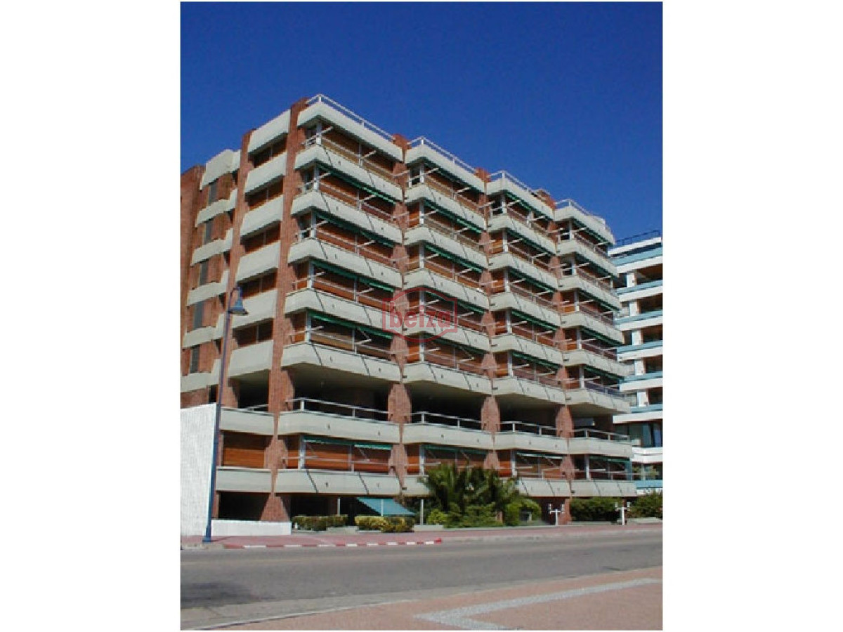 Apartamento ID.10400/Oportunidad-Cómodo-Apto-2-Dormitorios-En-Gorlero - Apartamento de 3 dormitorios en el Puerto