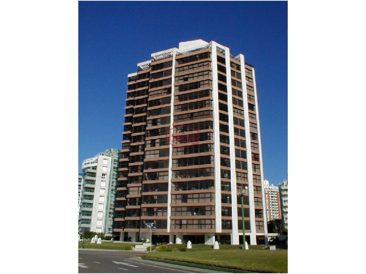 Apartamento ID.161212/Apartamento-en-Brava,-3-dormitorios-en-suite - Apartamento en Brava, 2 dormit venta y alquiler