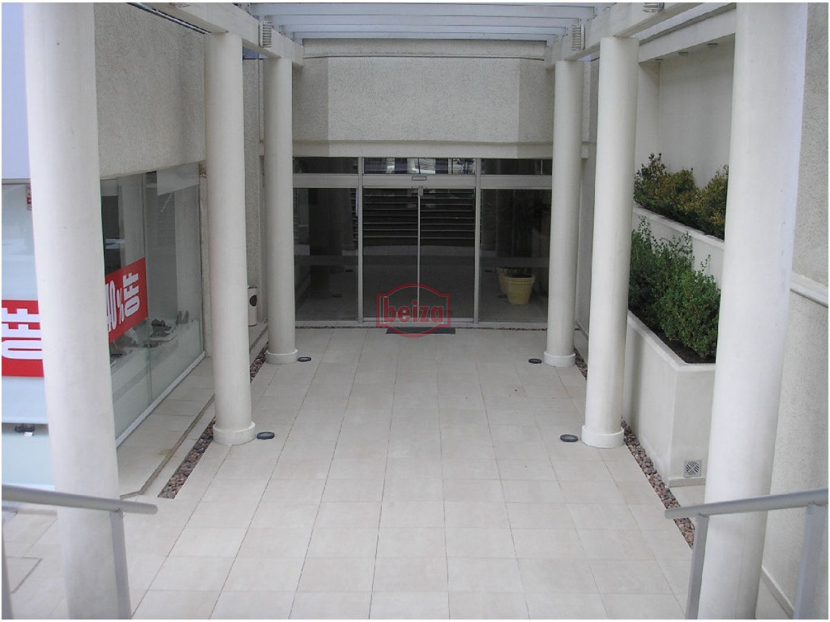 Apartamento ID.160888/Venta-de-apartamento-en-Playa-mansa - Apartamento de 2 dormitorios - A pasos de la Mansa y la Brava