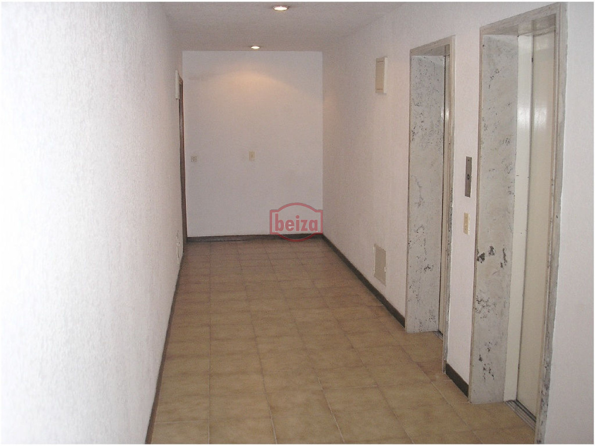 Apartamento ID.160888/Venta-de-apartamento-en-Playa-mansa - Apartamento de 2 dormitorios - A pasos de la Mansa y la Brava