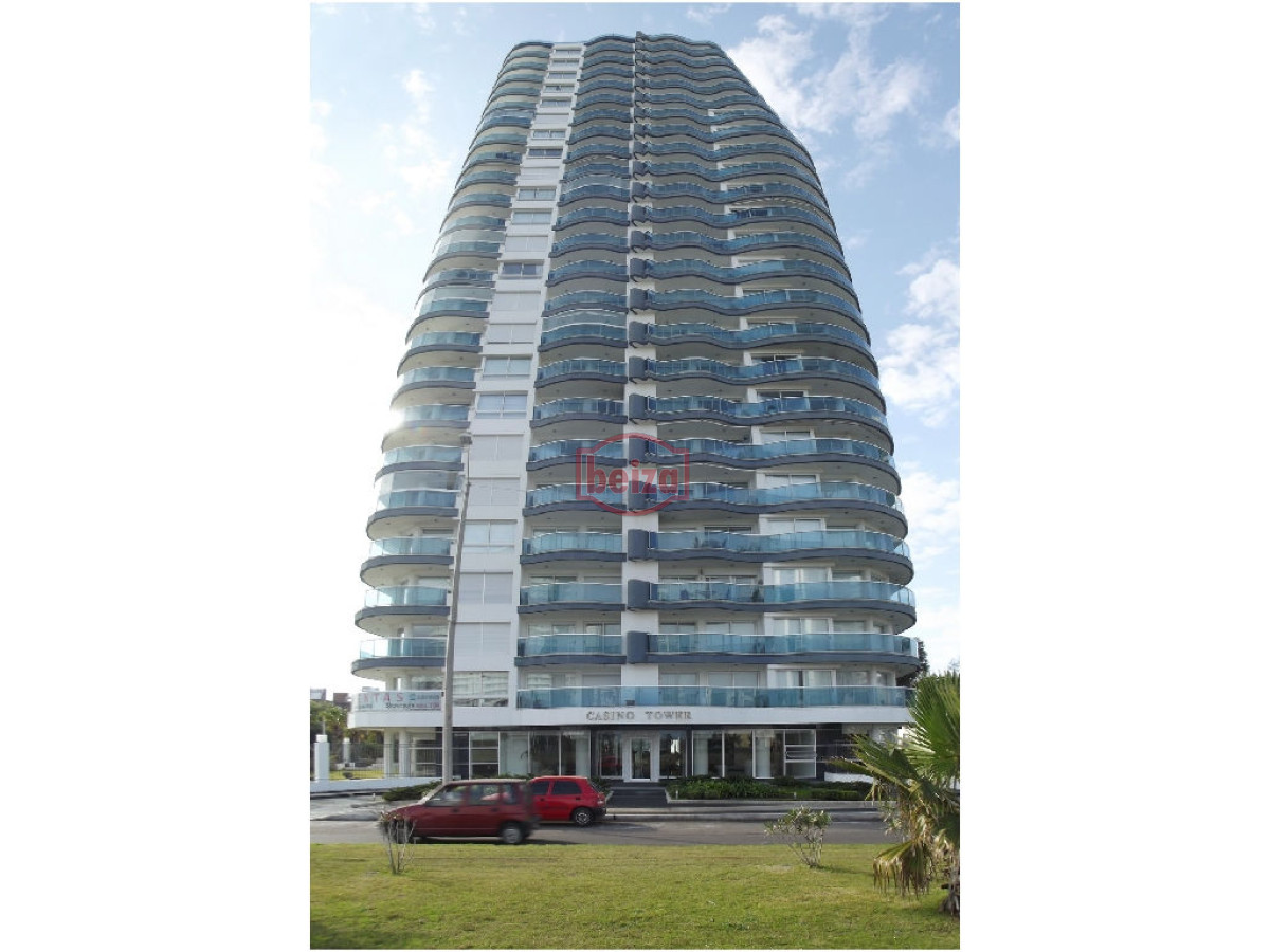 Apartamento ID.162909/VENTA-A-pasos-del-puerto--2-dormitorios-2-baños-con-garage - 2 Dormitorios y medio. Variedad de amenities.