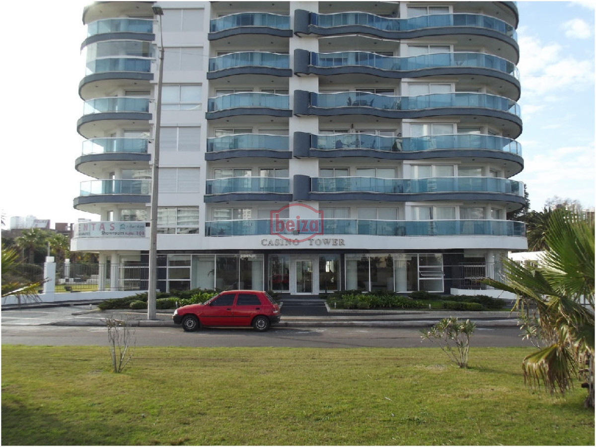 Apartamento ID.162909/VENTA-A-pasos-del-puerto--2-dormitorios-2-baños-con-garage - 2 Dormitorios y medio. Variedad de amenities.