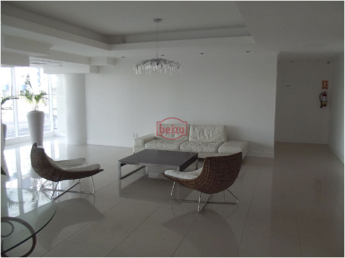 Apartamento ID.162909/VENTA-A-pasos-del-puerto--2-dormitorios-2-baños-con-garage - 2 Dormitorios y medio. Variedad de amenities.