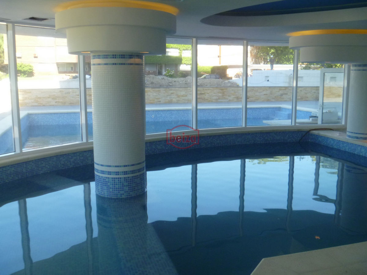 Apartamento ID.162909/VENTA-A-pasos-del-puerto--2-dormitorios-2-baños-con-garage - 2 Dormitorios y medio. Variedad de amenities.