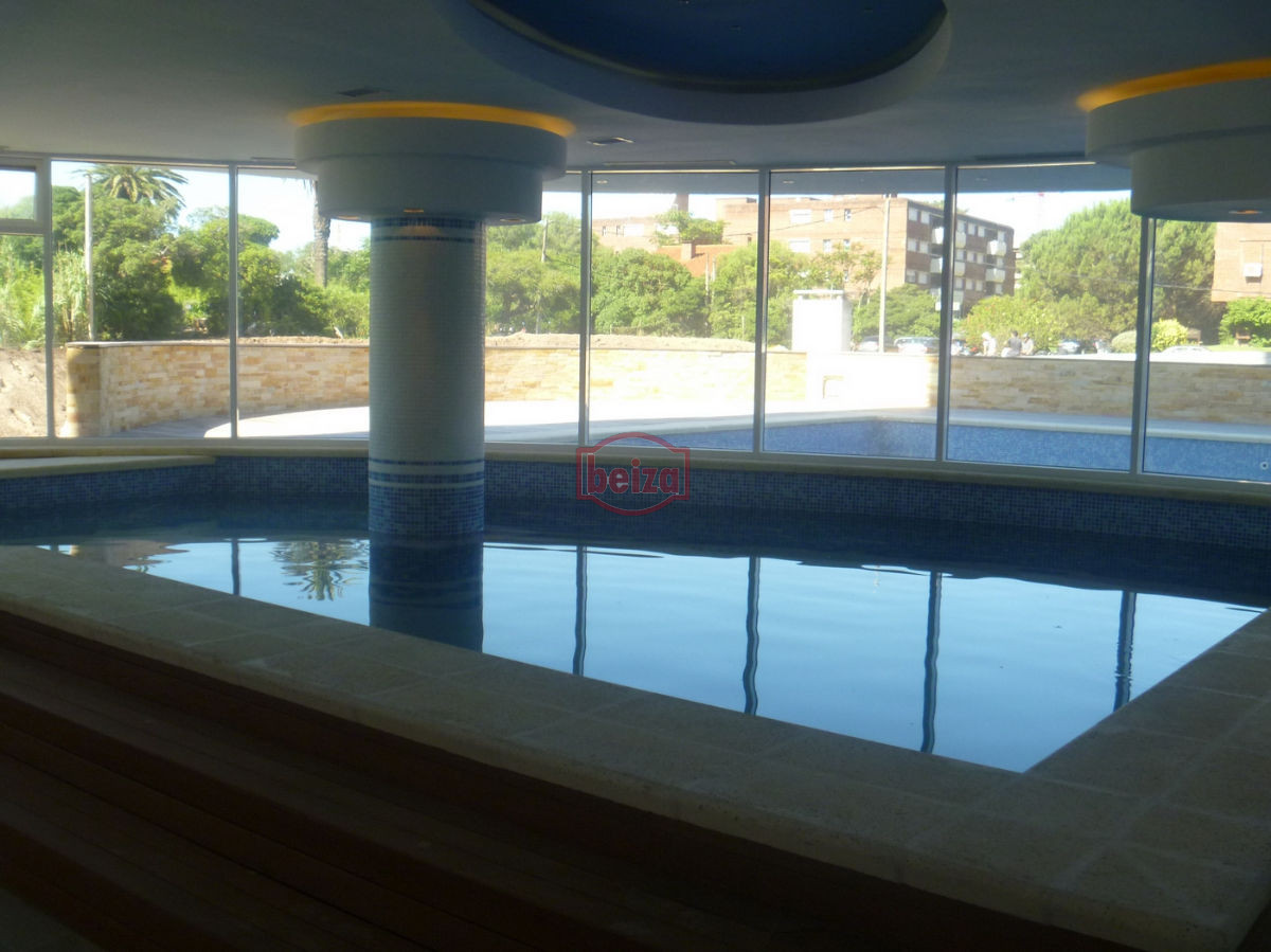Apartamento ID.162909/VENTA-A-pasos-del-puerto--2-dormitorios-2-baños-con-garage - 2 Dormitorios y medio. Variedad de amenities.