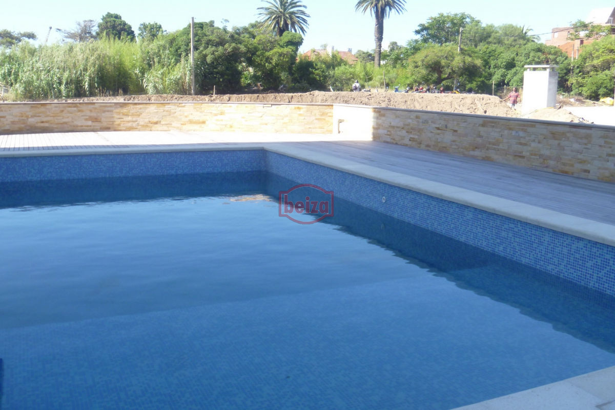 Apartamento ID.162909/VENTA-A-pasos-del-puerto--2-dormitorios-2-baños-con-garage - 2 Dormitorios y medio. Variedad de amenities.