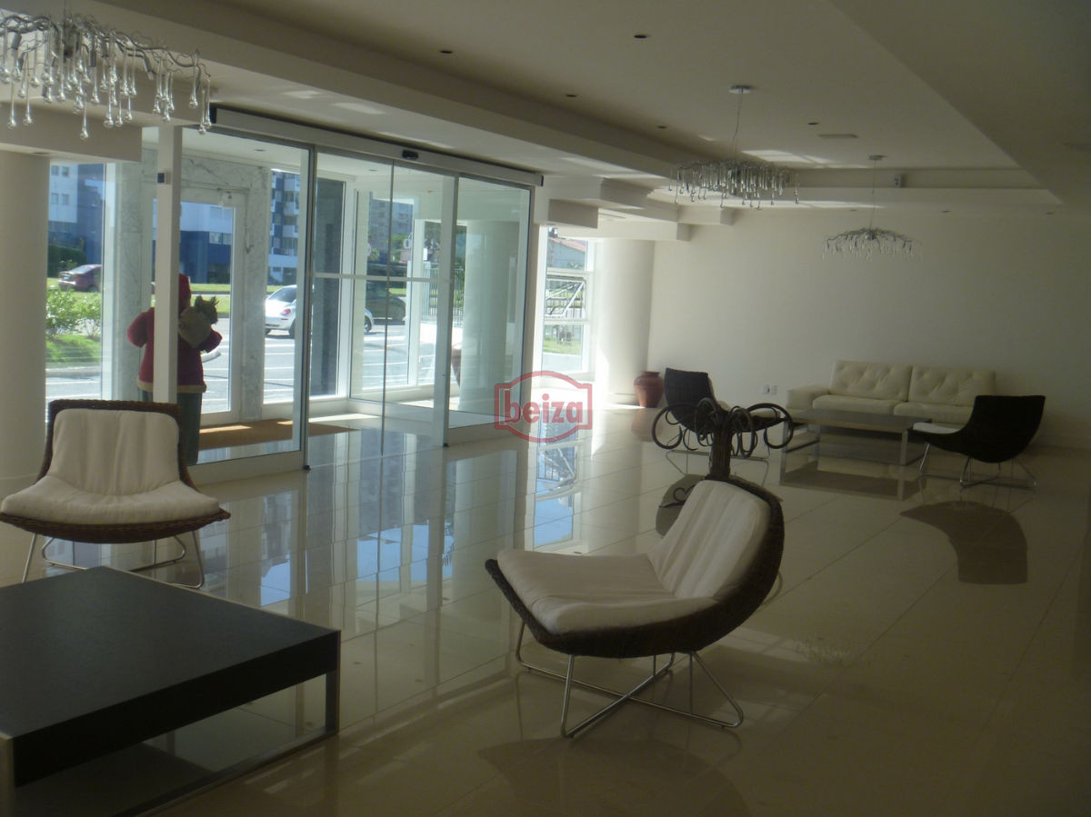 Apartamento ID.162909/VENTA-A-pasos-del-puerto--2-dormitorios-2-baños-con-garage - 2 Dormitorios y medio. Variedad de amenities.