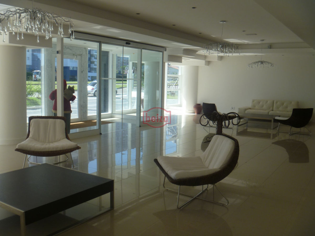 Apartamento ID.162909/VENTA-A-pasos-del-puerto--2-dormitorios-2-baños-con-garage - 2 Dormitorios y medio. Variedad de amenities.