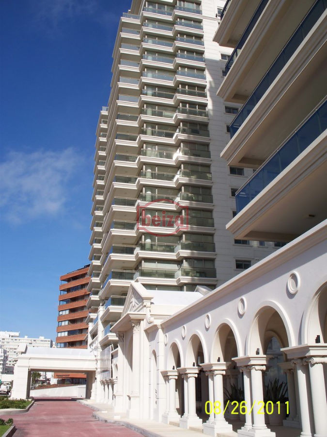 Apartamento ID.161163/Apartamentos-en-Alquiler--Beiza-Propiedades - Imperiale I - 3 dormitorios en suite más servicio (planta esquinera)