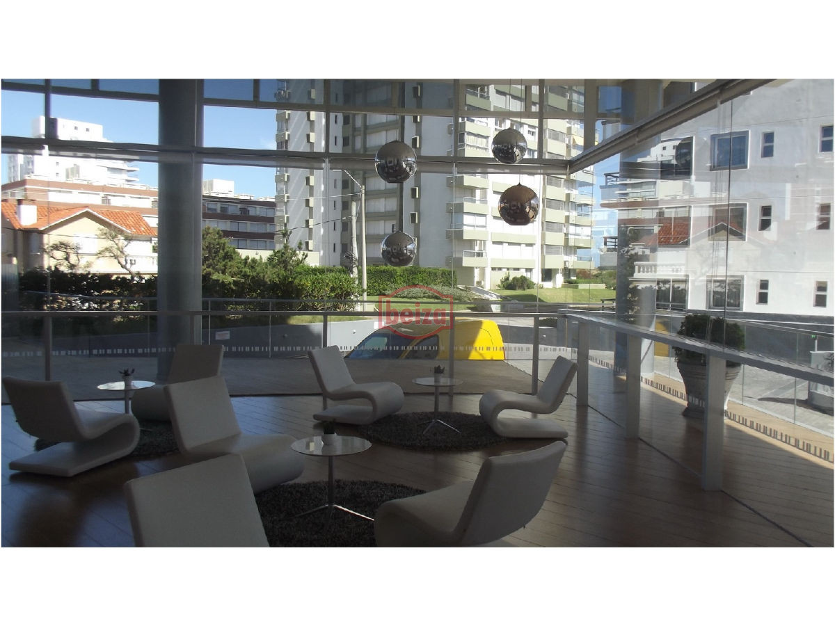 Apartamento ID.163019/2-Dormitorios-y-medio.-Variedad-de-amenities. - Apartamento en Mansa, 3 dormitorios *