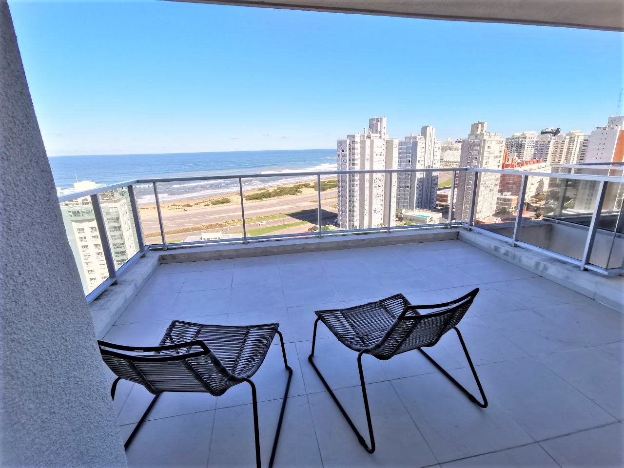  Excelente Penthouse en venta- 3 dormitorios en  zona BRAVA, Punta del este