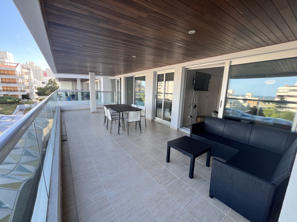  Venta y alquiler apartamento 2 dormitorios y medio playa brava