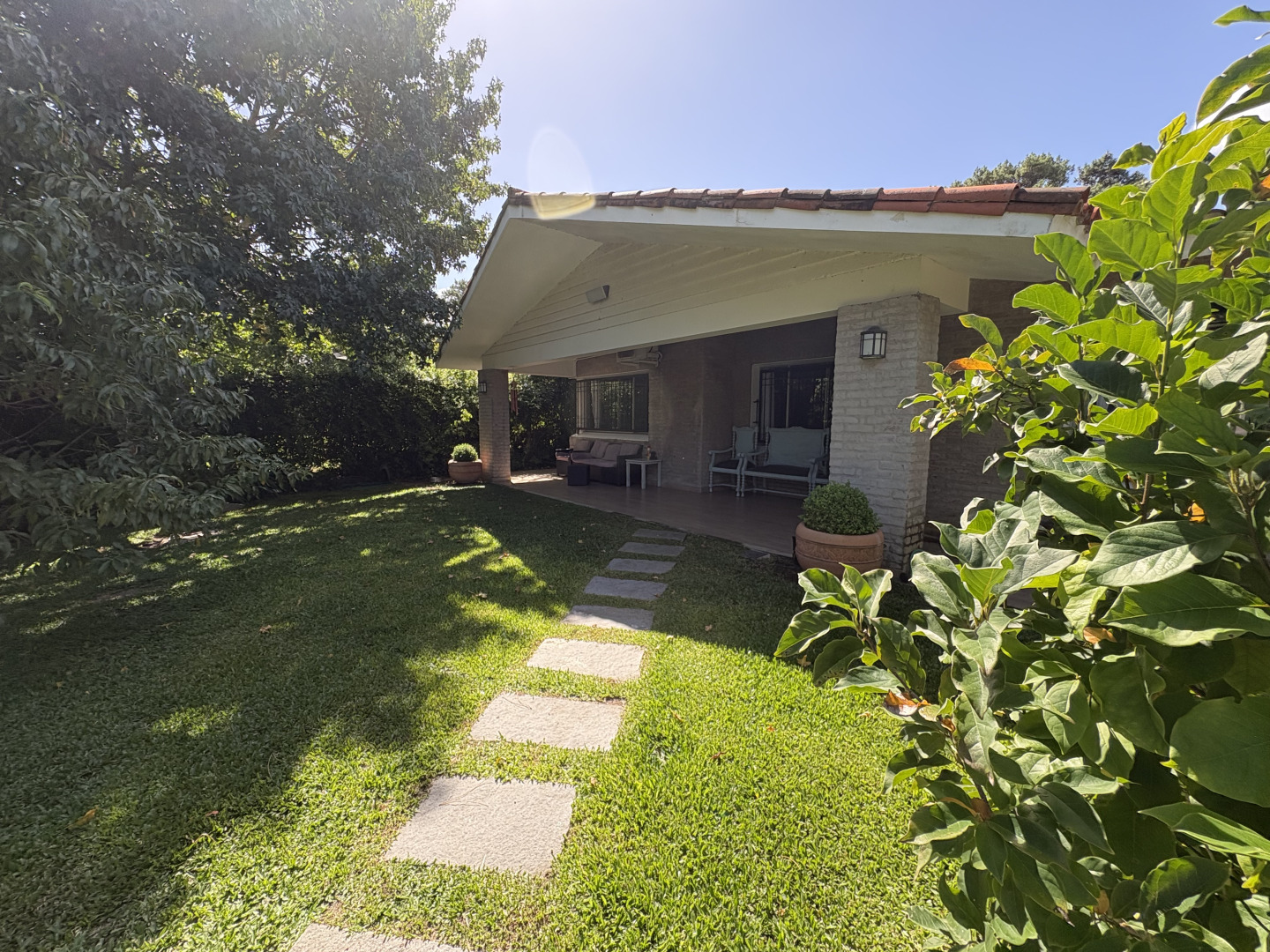  Tradicional casa en Playa Mansa 4 dormitorios