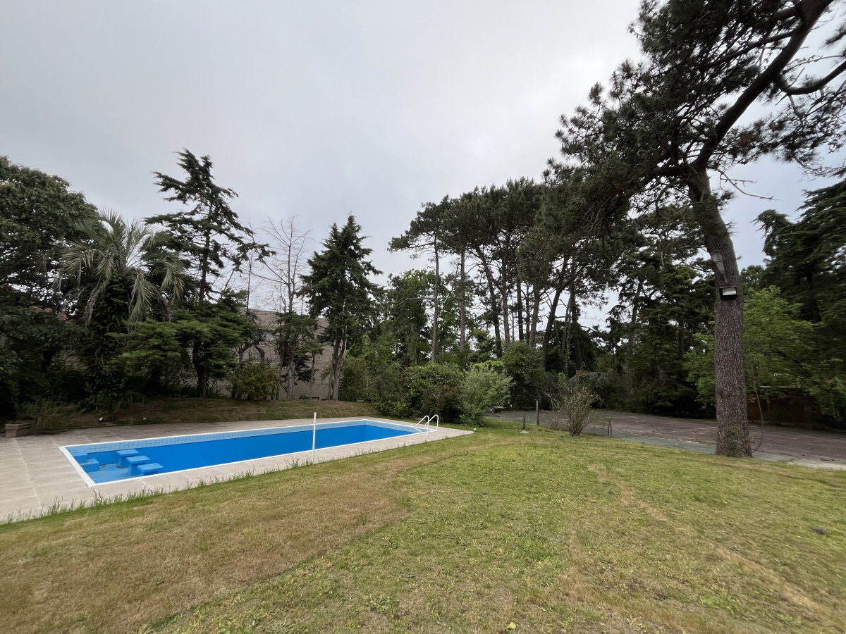  Casa En Venta o alquiler anual, Zona Cantegril.