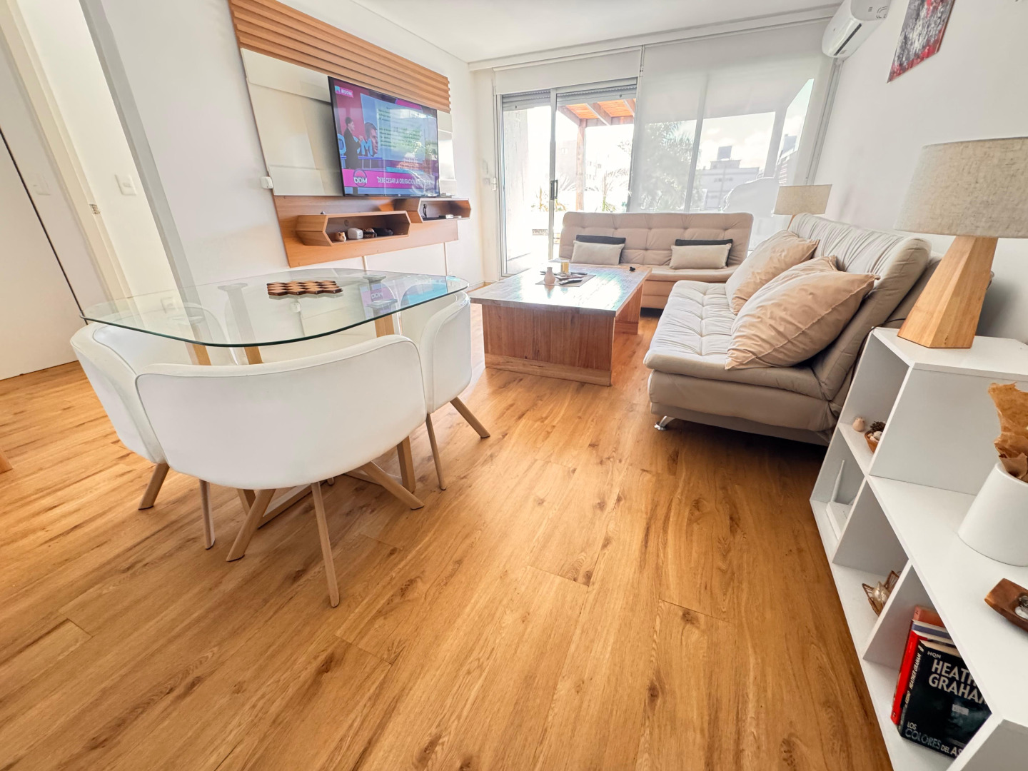  APARTAMENTO EN PLENA PENINSULA CUENTA CON EXCELENTE TERRAZA