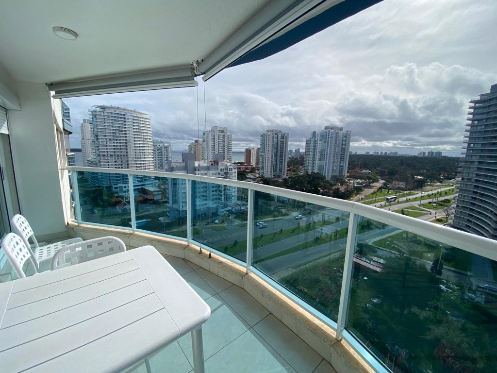  Venta en mansa, 2 suites más toilette y parrillero propio