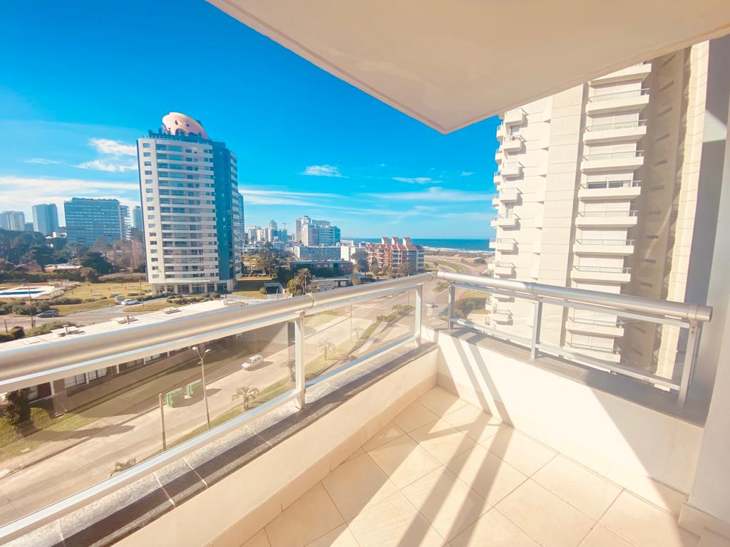 Apartamento en Venta de 2 Dormitorios en Punta del Este