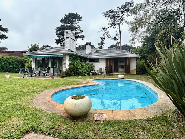  Casa con 4 dormitorios más piscina climatizada