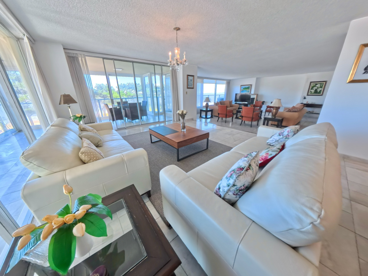  PUNTA DEL ESTE - APARTAMENTO PRIMERA LINEA MANSA