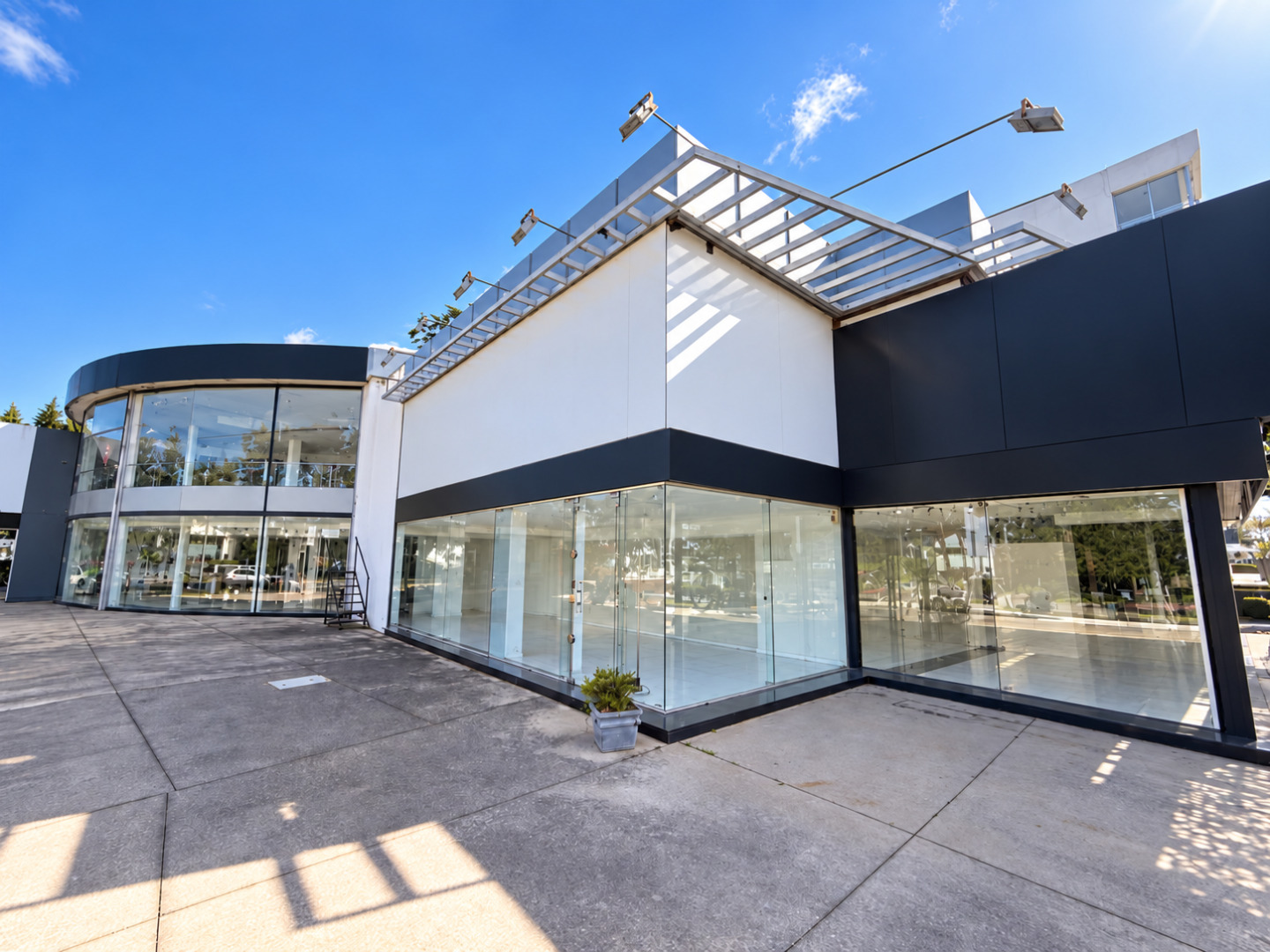  Alquiler Anual Local Comercial en Roosevelt - Punta del Este