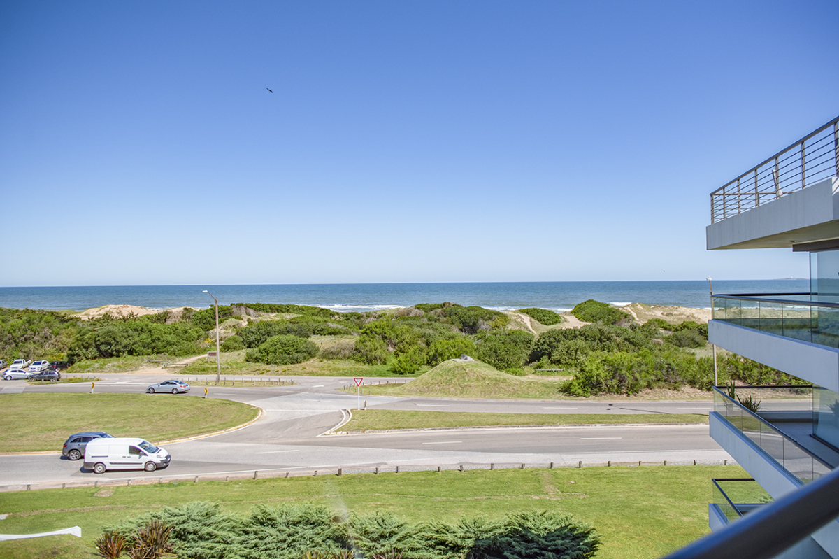  Penthouse frente al mar en venta en Blue Bird, 3 dormitorios en suite. Punta del este