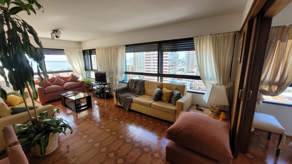  Alquiler de departamento en Peninstula, de 3 dormitorios mas dep de servicio, en Punta del Este