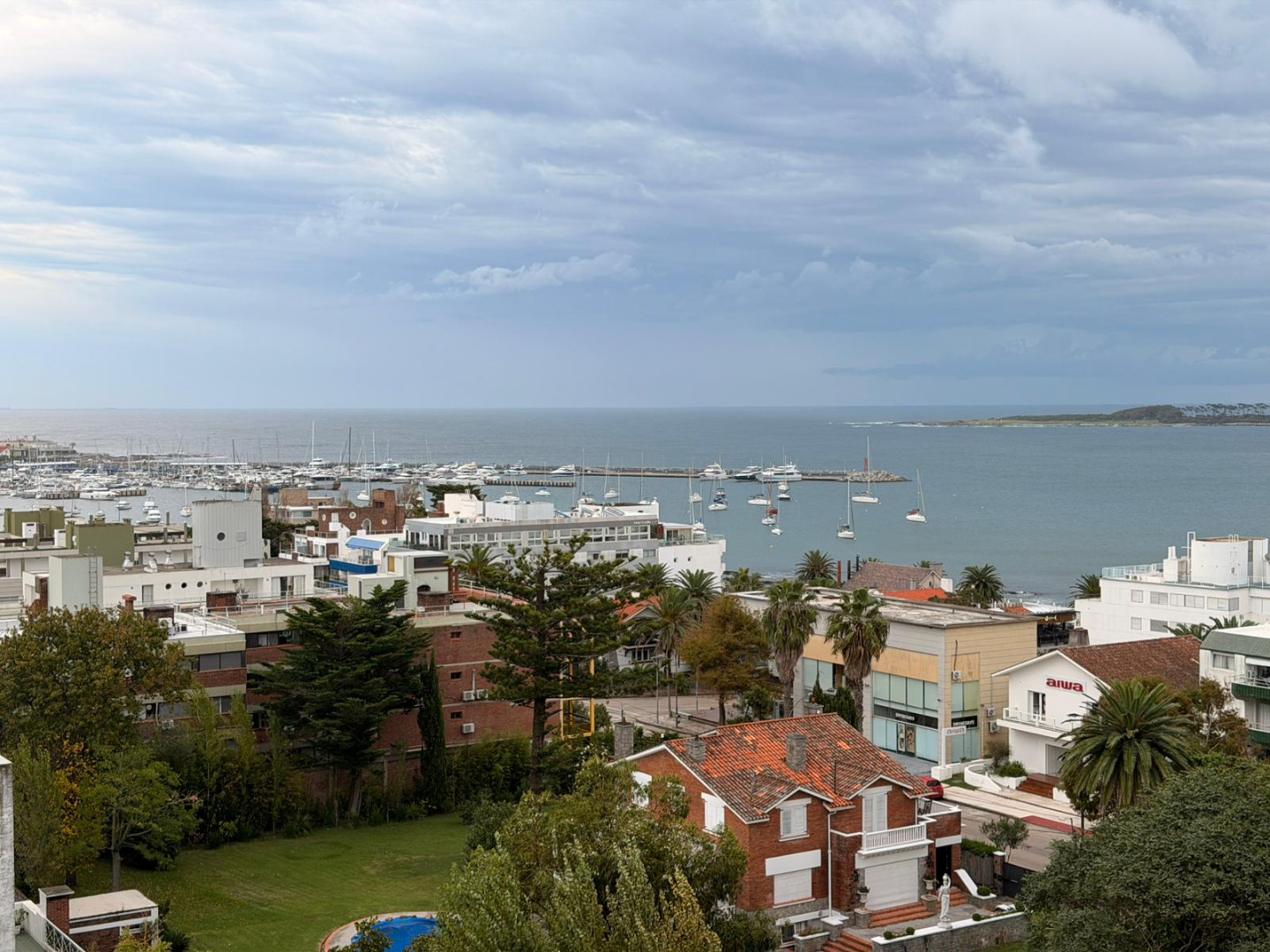  Apartamento en peninsula con vistas hacia la bahia Punta del este