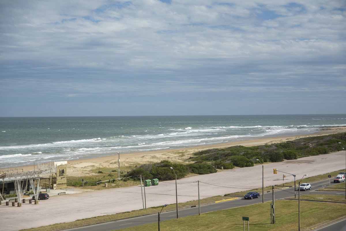  Espectacular Departamento en venta enPlaya brava frente al mar. 4 dormitorios