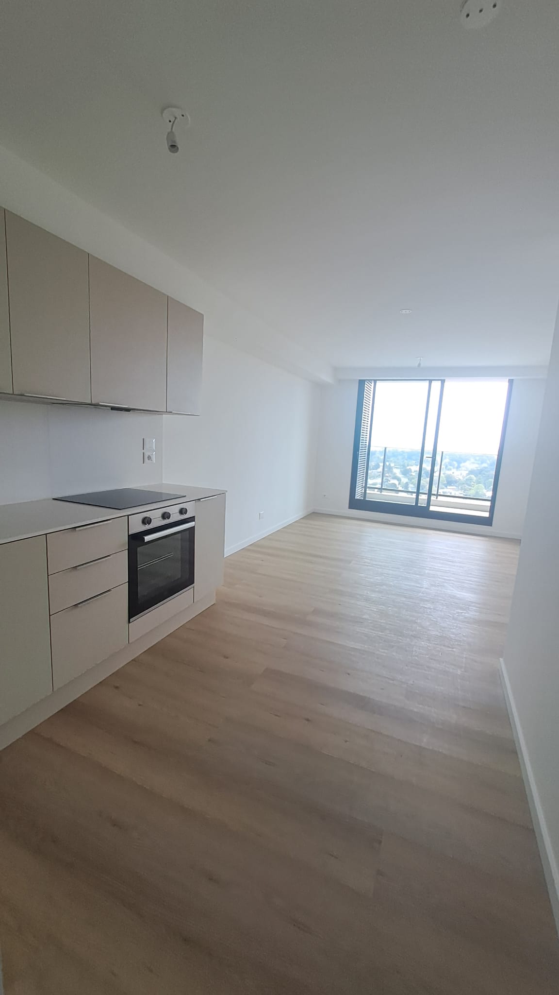  Vende apartamento de 2 dormitorios en punta del este