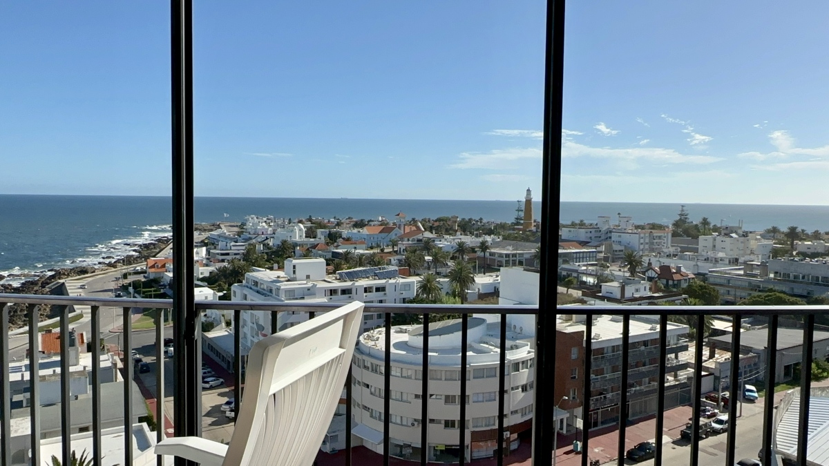  Piso alto en venta, con inmejorable vistas al mar y puerto de Punta del Este