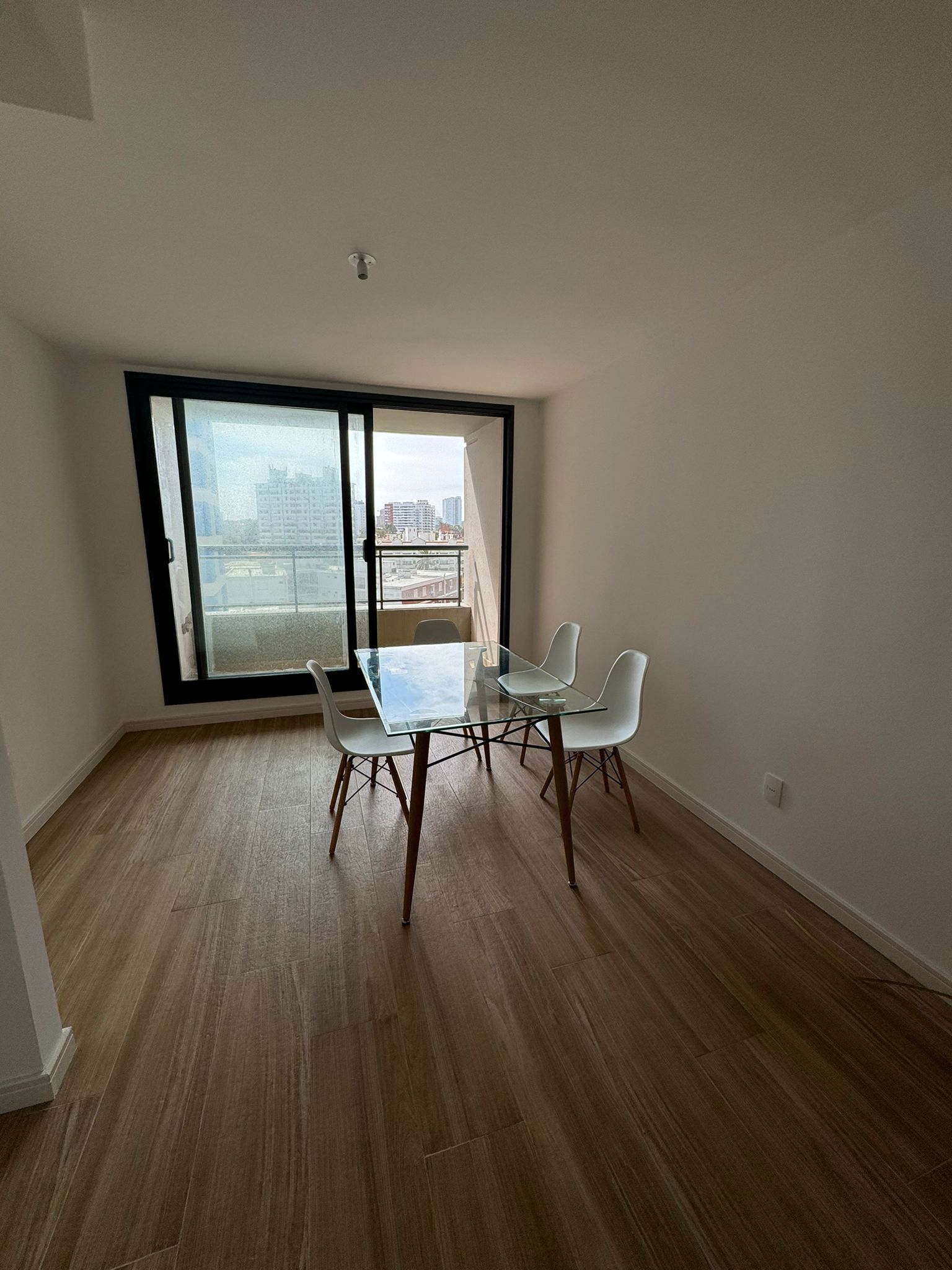  Venta de Apartamento con 2 dormitorios y 1 baño, parada 3 de playa brava
