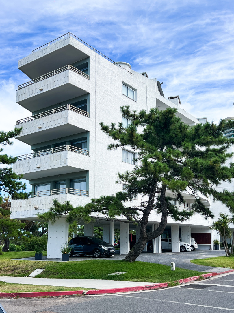  Venta primera línea playa mansa 3 dormitorios más dependencia 